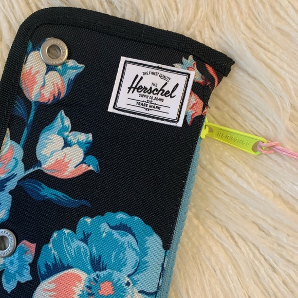 Herschel Repurpose Floral Binder Case - Picture 3 of 14